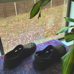 SKETCHERS ARCH SUPPORT CROCKS